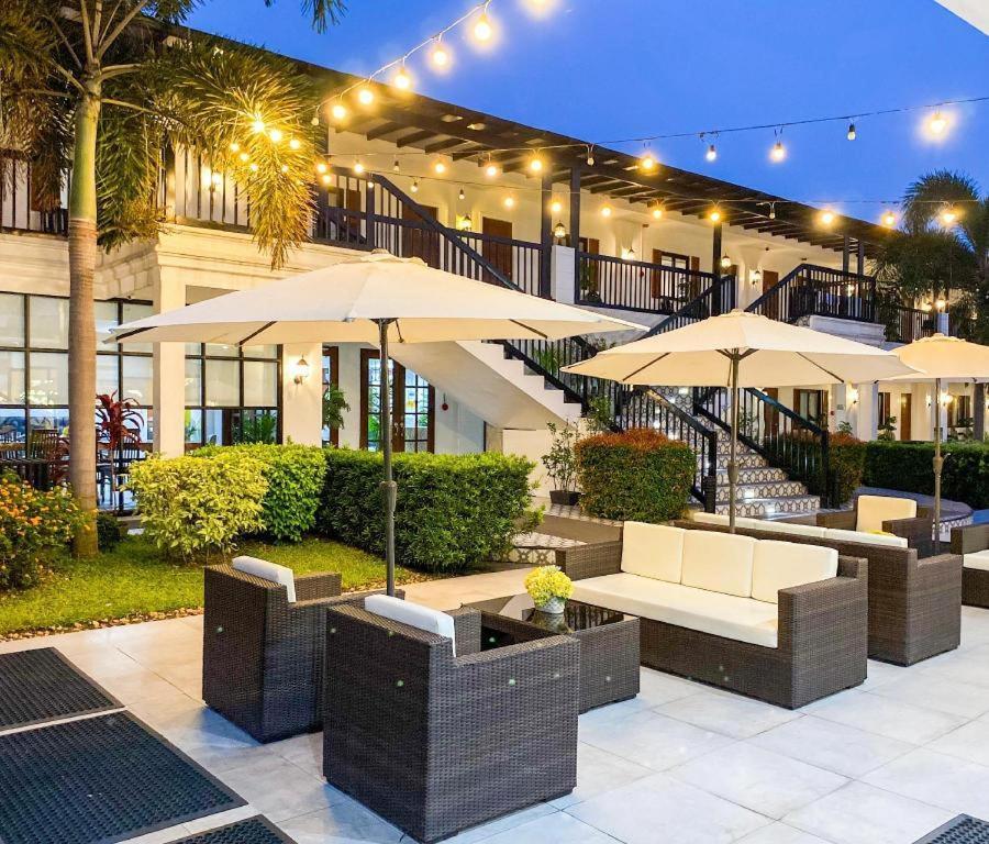 The Mansion Hotel Mabalacat Exterior foto