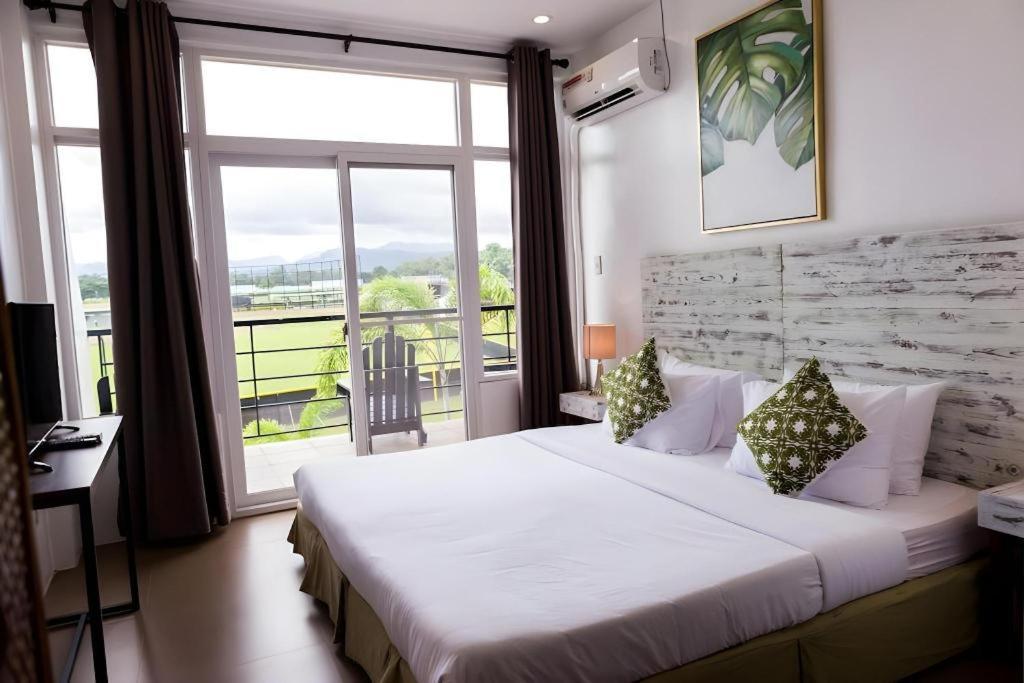 The Mansion Hotel Mabalacat Exterior foto