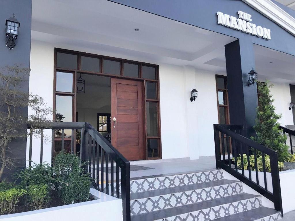The Mansion Hotel Mabalacat Exterior foto
